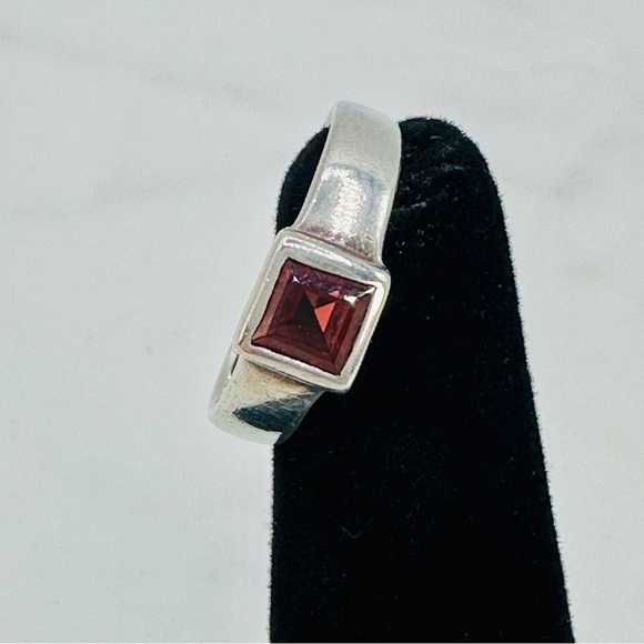 Sterling Silver Ring Garnet  Square Gem  6 3/4 Dainty Modern 925 Unisex - Picture 7 of 12